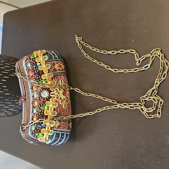 A Classic Mary Frances Mini Beaded Hard Shell Multi-Colored Clutch. - Picture 2 of 14